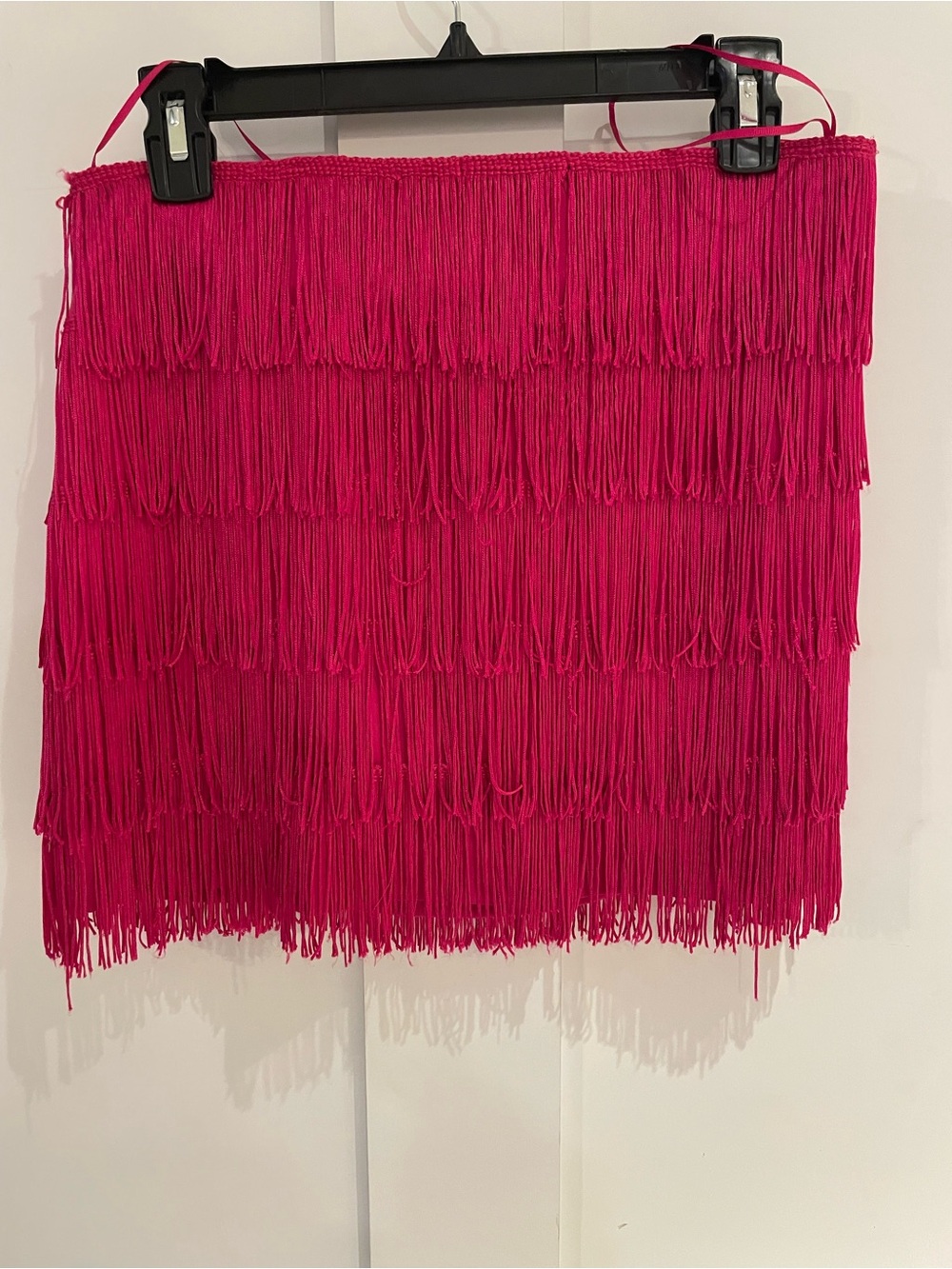 Vibrant Hot Pink Express Women’s 8 Fringe Mini Skirt. So dang cute!!! Festive